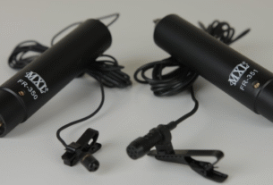 Análise do microfone shotgun MXL FR-355K com Deadcat e shock mount, ideal para captação de áudio em vídeo 4K.