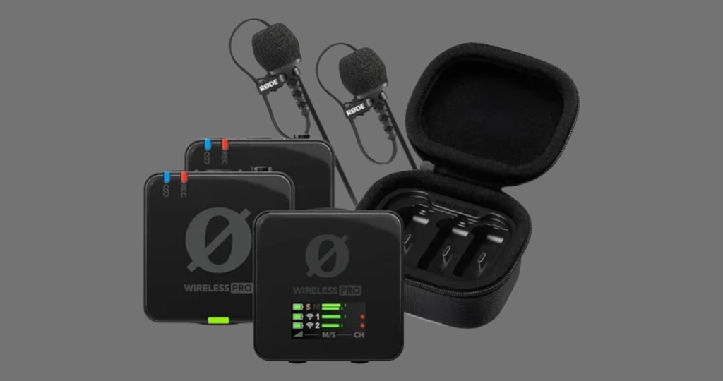 Detalhe do transmissor Rode Wireless PRO em uso, destacando a tecnologia de gravação interna em 32-bit float que impede a distorção do áudio digital.