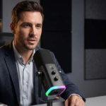 FIFINE AM8 microfone cardioide para streaming e podcast com RGB e botão mute